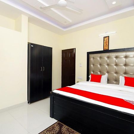 Oyo 8670 Hotel Usha Palace Мусори Екстериор снимка