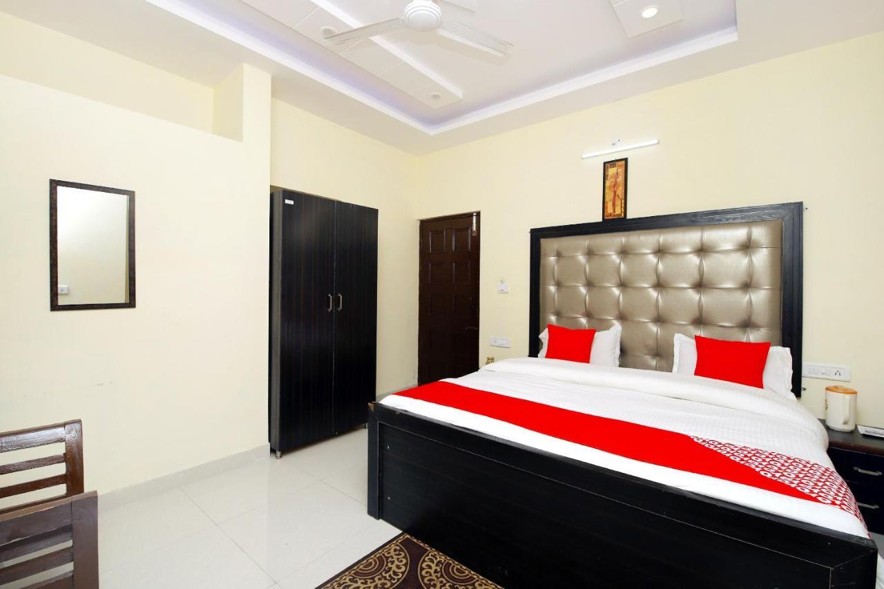 Oyo 8670 Hotel Usha Palace Мусори Екстериор снимка
