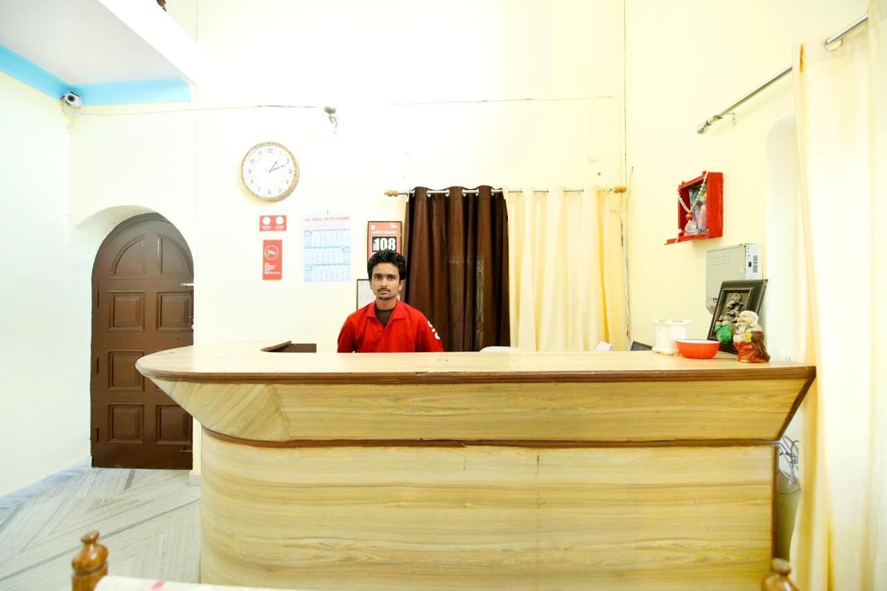 Oyo 8670 Hotel Usha Palace Мусори Екстериор снимка
