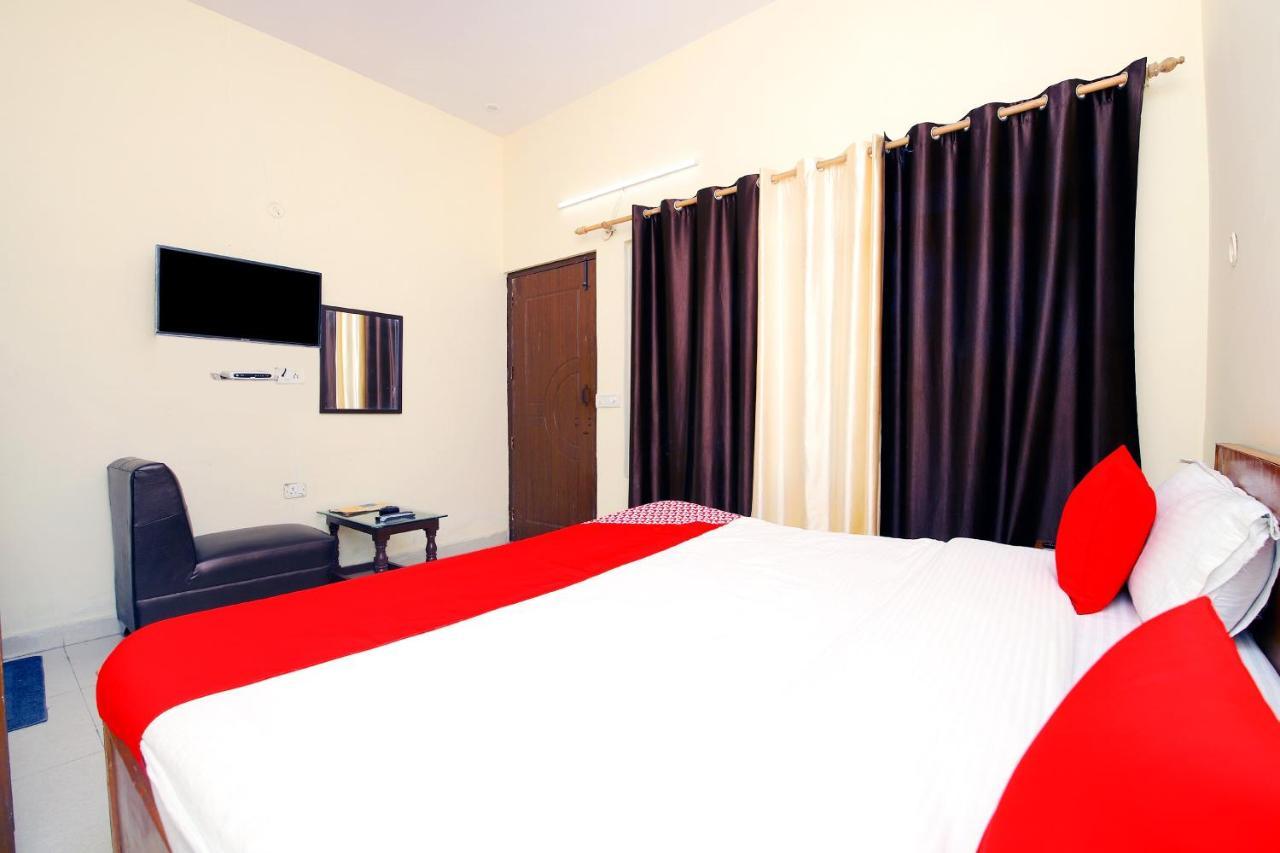 Oyo 8670 Hotel Usha Palace Мусори Екстериор снимка