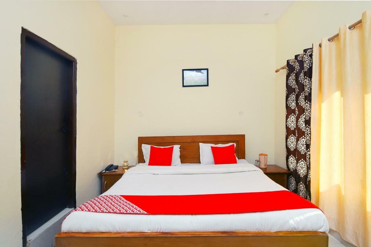 Oyo 8670 Hotel Usha Palace Мусори Екстериор снимка