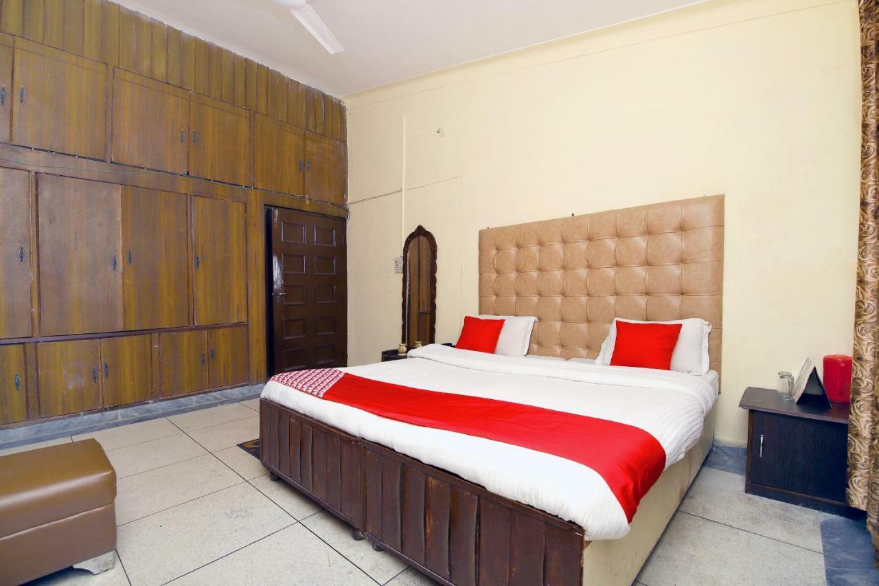 Oyo 8670 Hotel Usha Palace Мусори Екстериор снимка