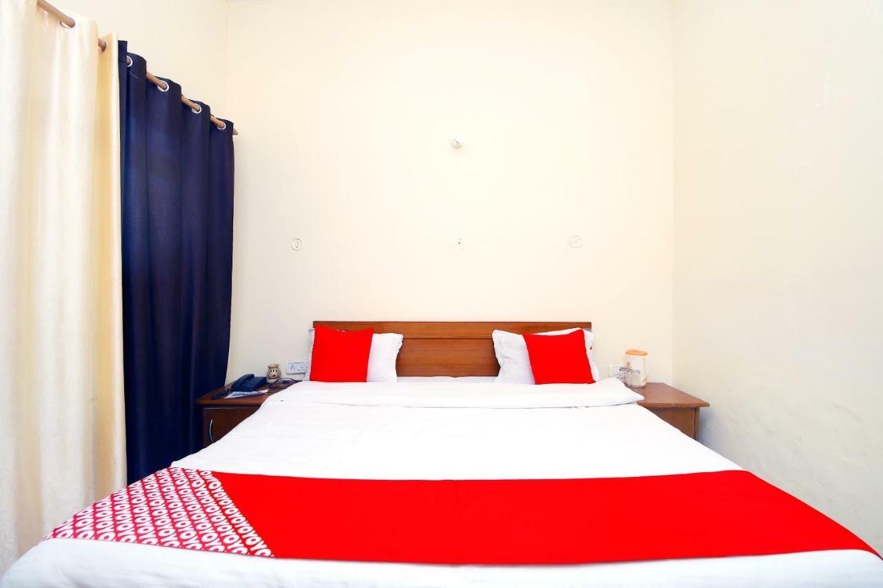 Oyo 8670 Hotel Usha Palace Мусори Екстериор снимка
