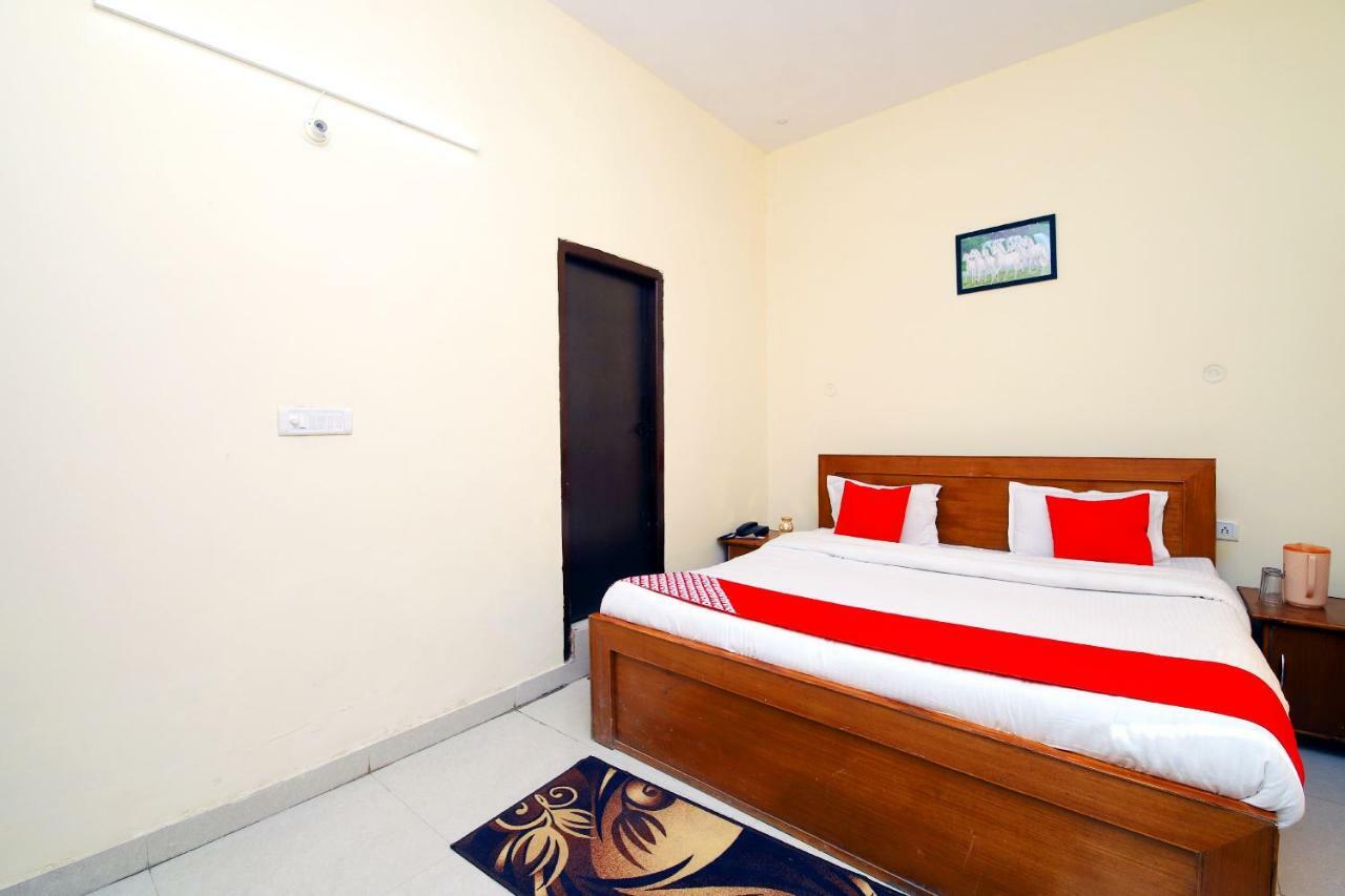 Oyo 8670 Hotel Usha Palace Мусори Екстериор снимка
