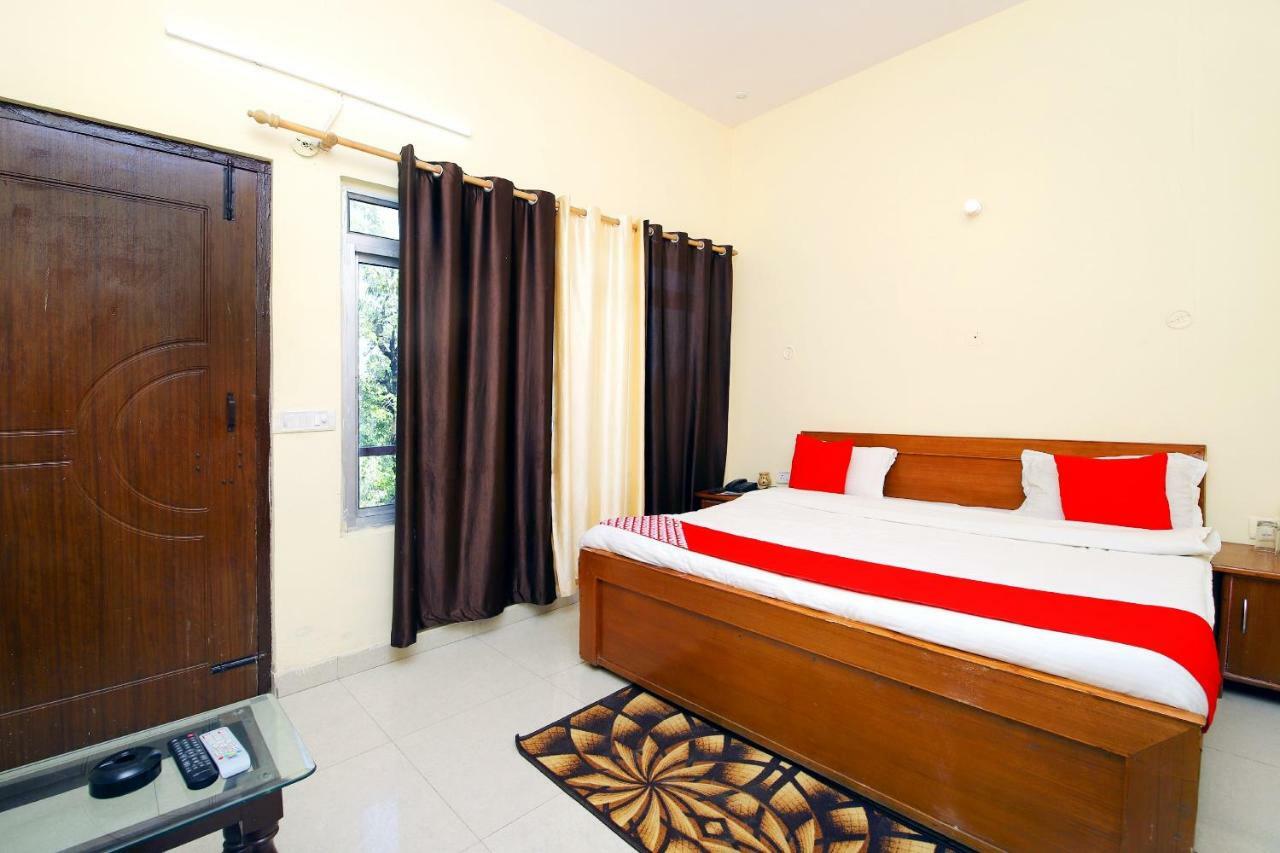 Oyo 8670 Hotel Usha Palace Мусори Екстериор снимка