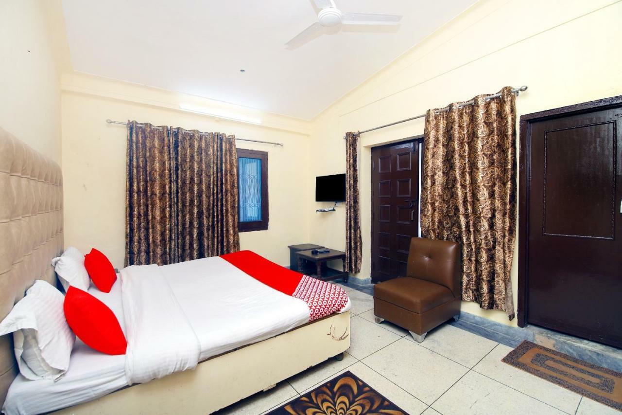 Oyo 8670 Hotel Usha Palace Мусори Екстериор снимка