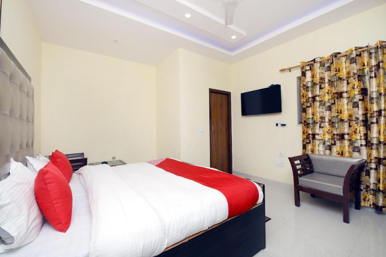 Oyo 8670 Hotel Usha Palace Мусори Екстериор снимка